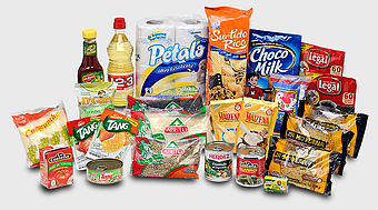 convenience food products, assorted packaged snacks, plastic food packaging, frozen meal options, grocery store essentials, abarrotes market items, quick meal solutions
